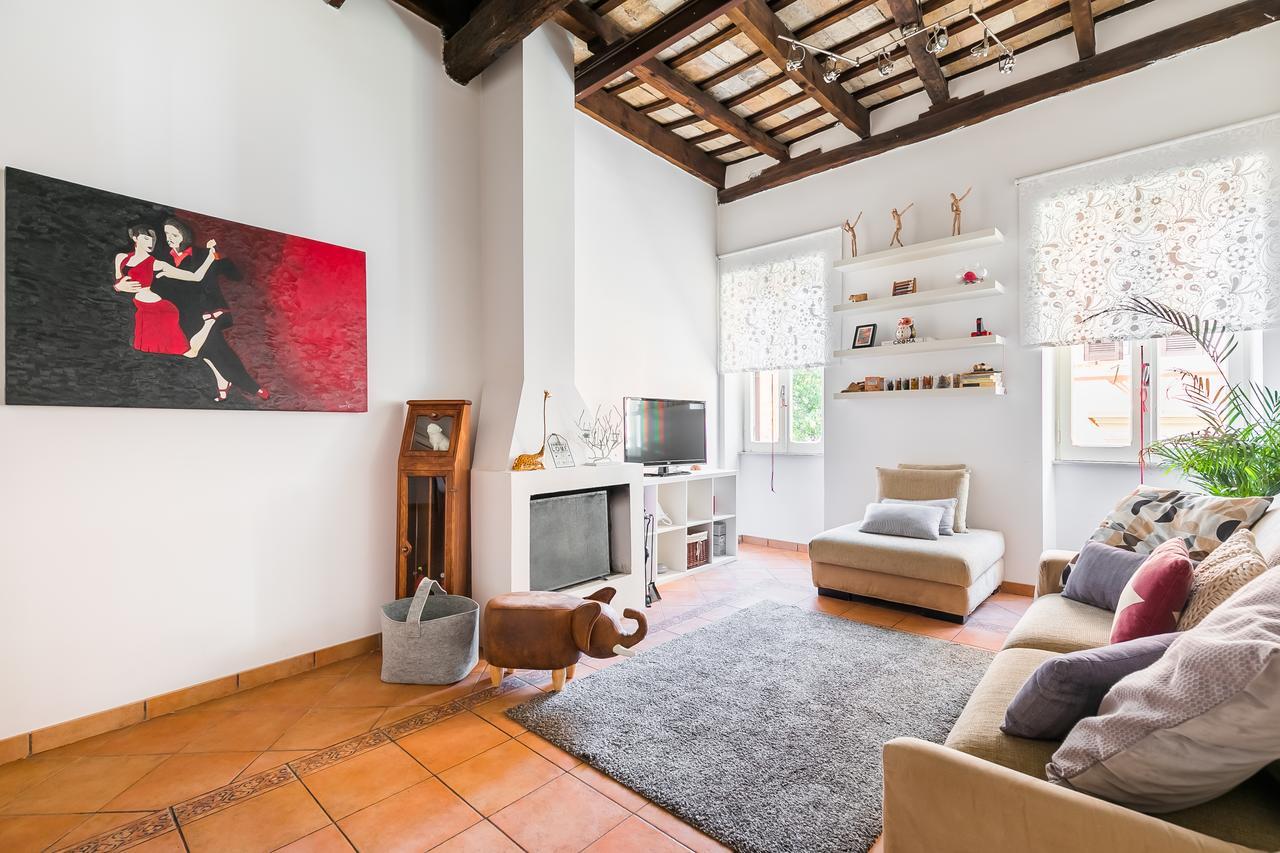 De 67 M² En Trastevere, Con 1 Habitación * Roma